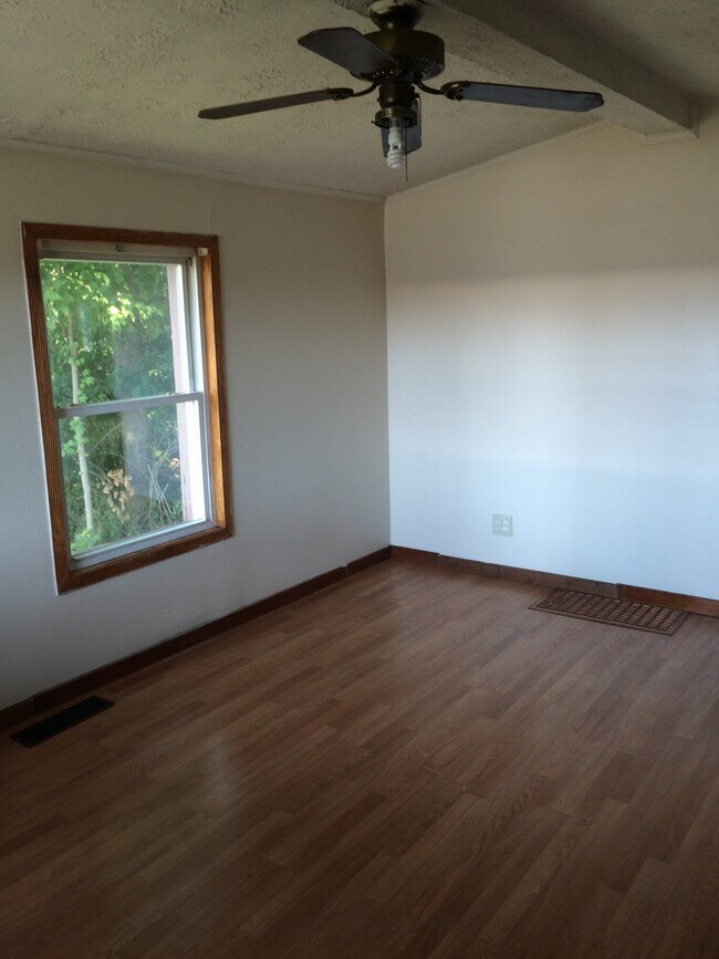 Sala de estar - 516 N Cochran Ave