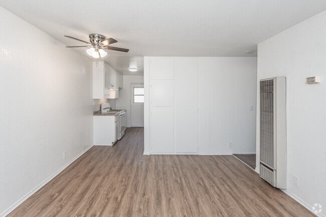 2BR, 2BA - 1,000SF - Dining Room - 1375 Temple