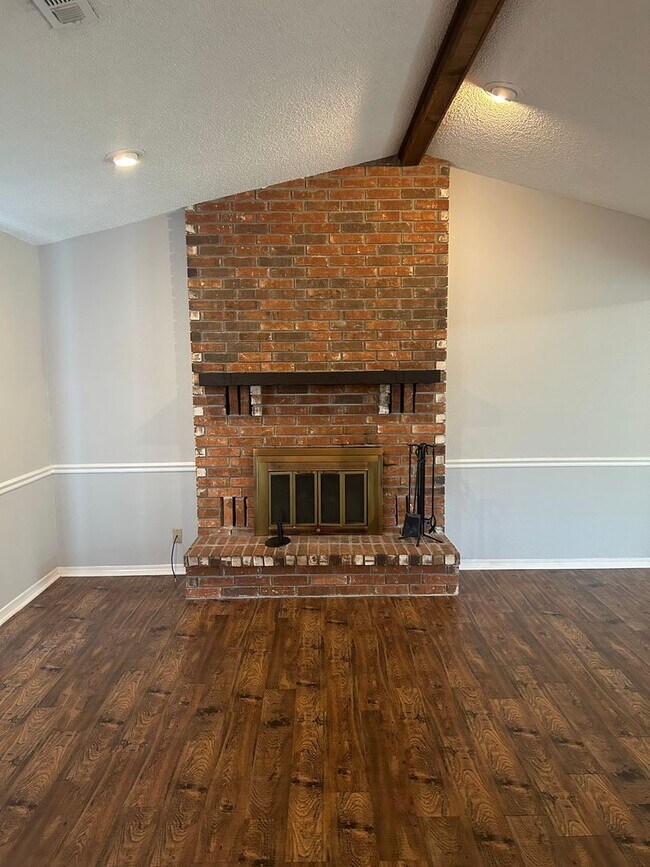 Foto del edificio - Spacious 3 Bed, 2 Bath Home in the Heart o...