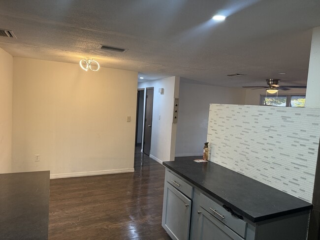 Building Photo - 7634 Rosewood Dr