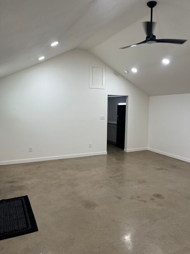 Foto del edificio - 6155 Foote Rd