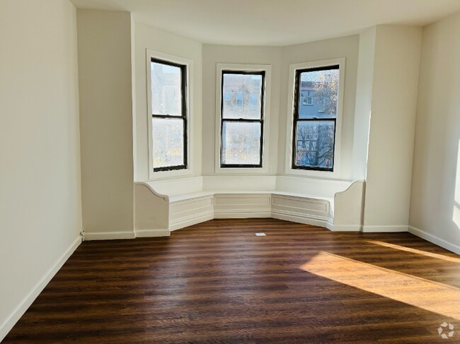Building Photo - 304 E 25th St