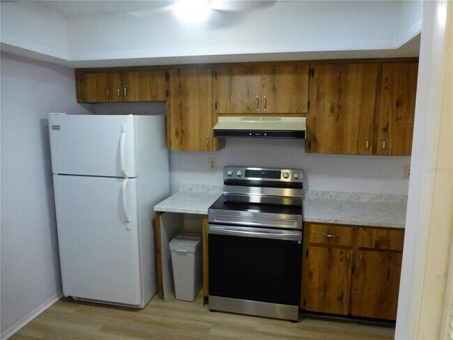 Foto del edificio - 114 Lakeside Dr