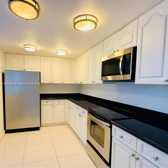 Foto del edificio - 2401 Collins Ave