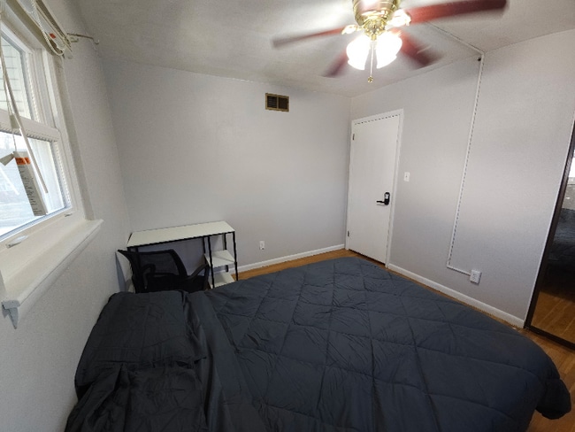 Photo - 1612 Kingsway Rd House