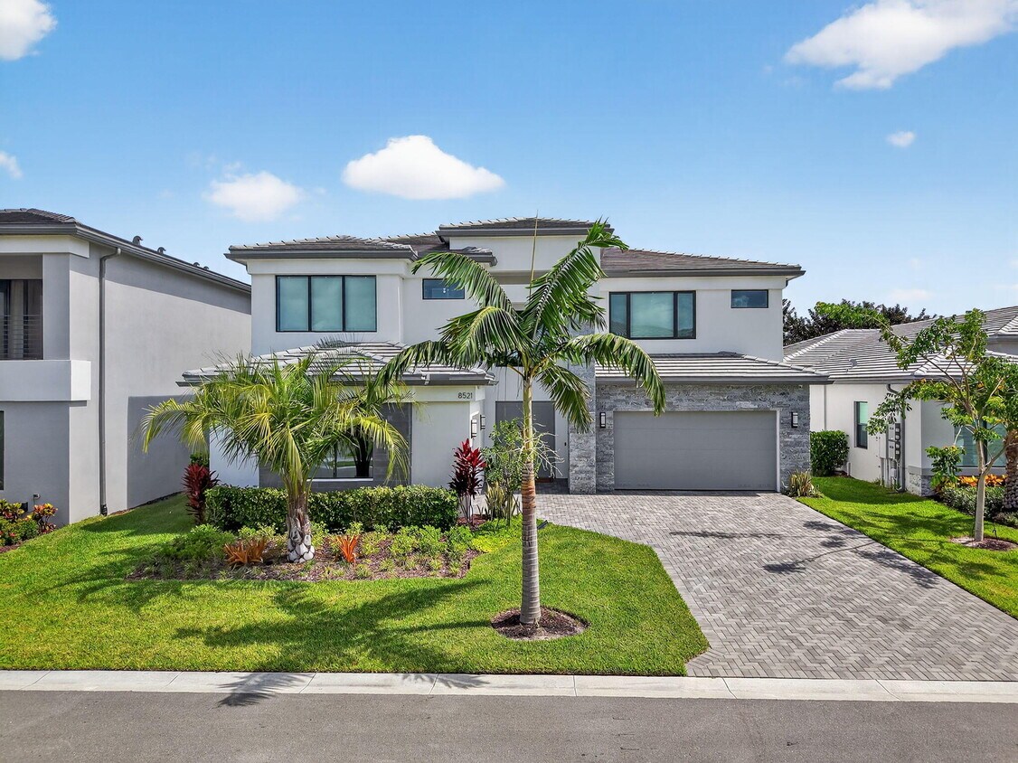 Foto principal - 8521 Ganton Dr