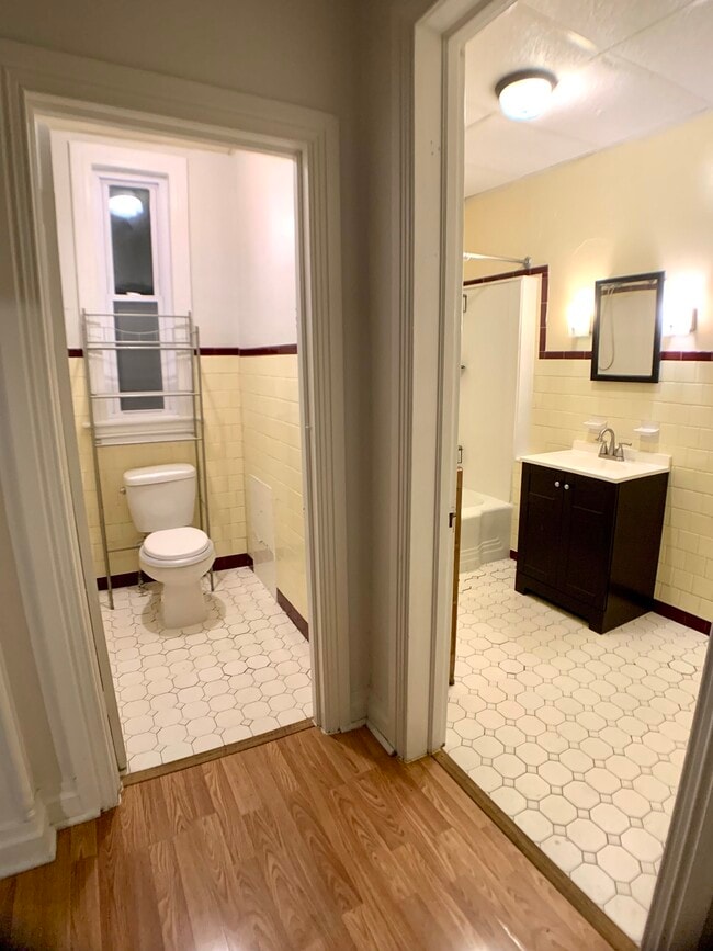 125B Baltimore St - Full Bath - 125 Baltimore St