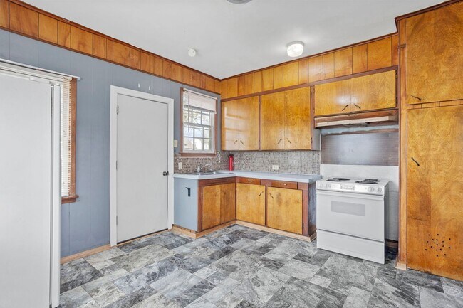 Building Photo - Discover your new home at 1623 4th Street,...