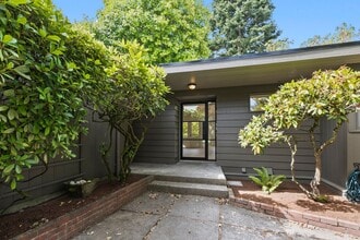 Building Photo - 3527 43rd Ave W