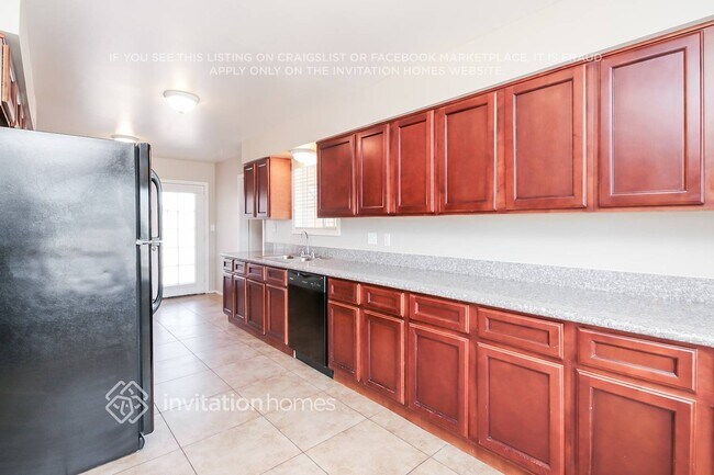 Building Photo - 2022 W Windrose Dr
