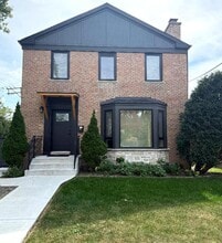 Building Photo - 819 Albion Ave