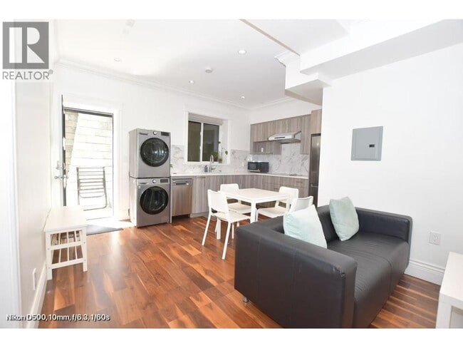Building Photo - 1151 W 21st St