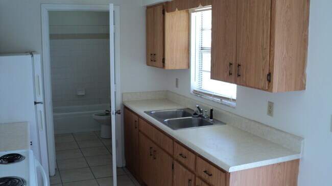 Building Photo - 509 S Pine Ave