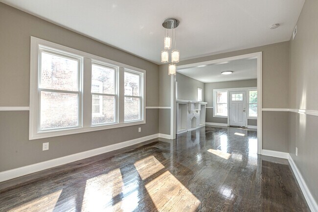 Building Photo - 3048 E 80th St