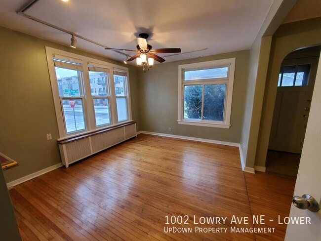 Building Photo - 1002 NE Lowry Ave