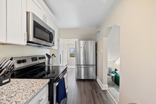 Building Photo - 3820 Essex Cir