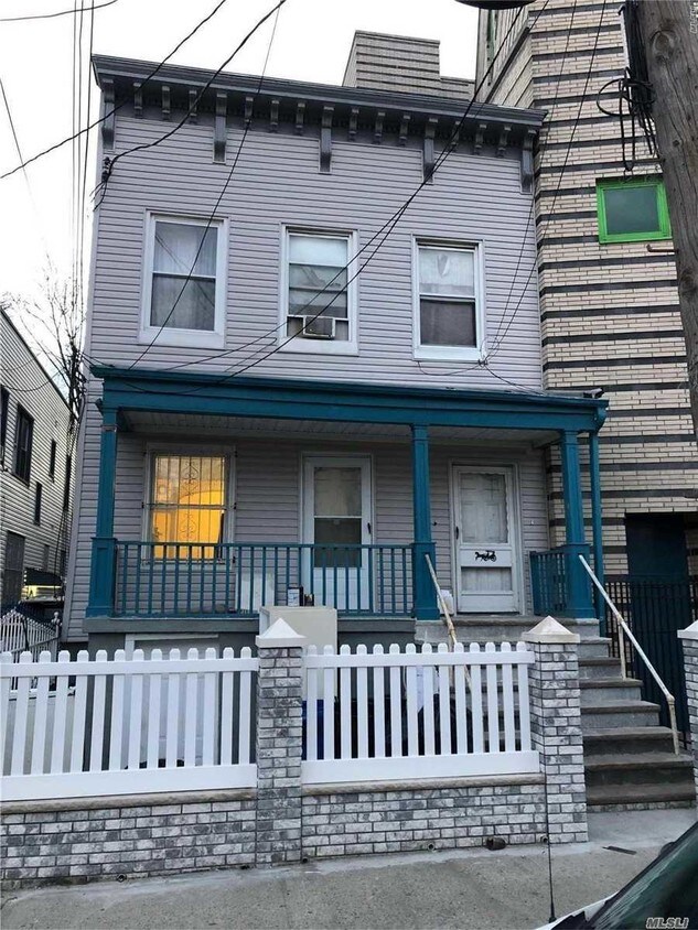 Primary Photo - 92-14 176th St