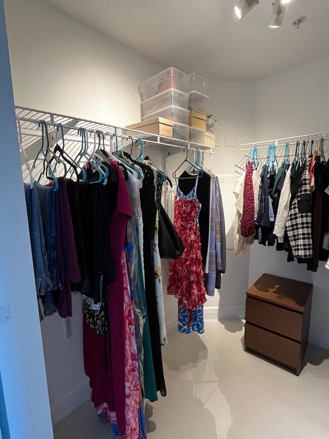 Foto del edificio - 7910 Harbor Island Dr