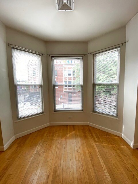 Building Photo - 802 W Buckingham Pl