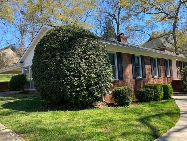 Building Photo - 5927 Sharon View Rd