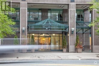 Building Photo - 889-889 Bay St.