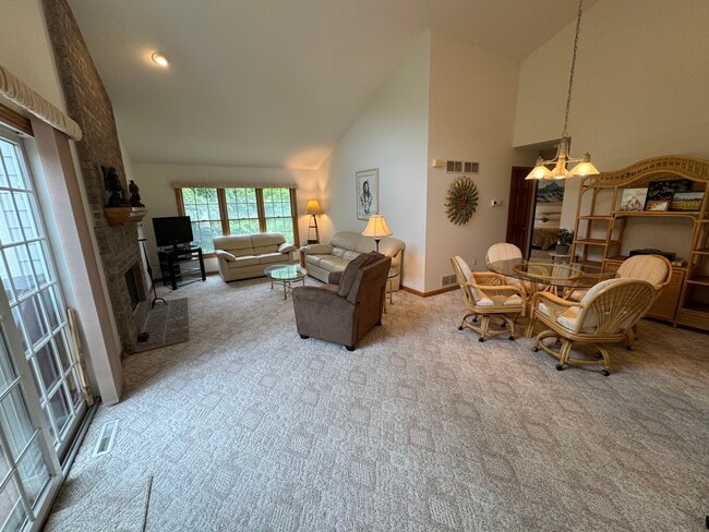 Building Photo - 18465 Stonehedge Dr