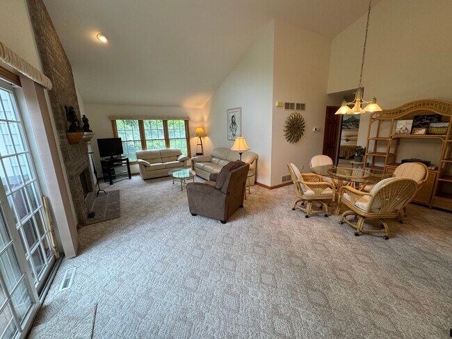 Foto del edificio - 18465 Stonehedge Dr