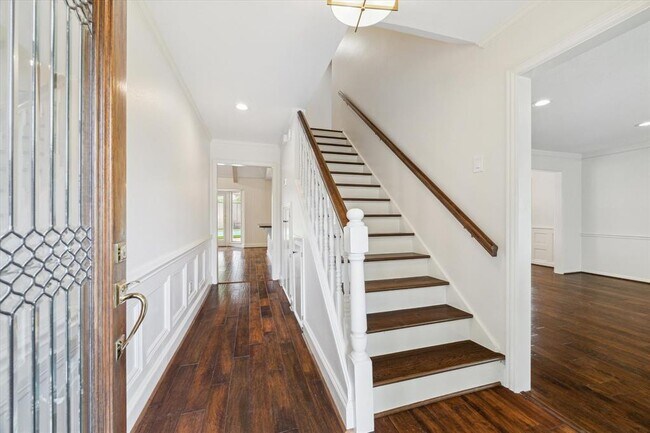 Foto del edificio - 2427 Blue Water Ln