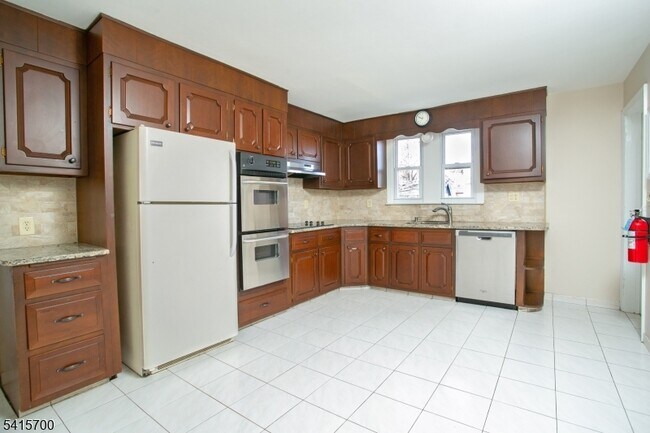 Foto del edificio - 27 Ashwood Ave