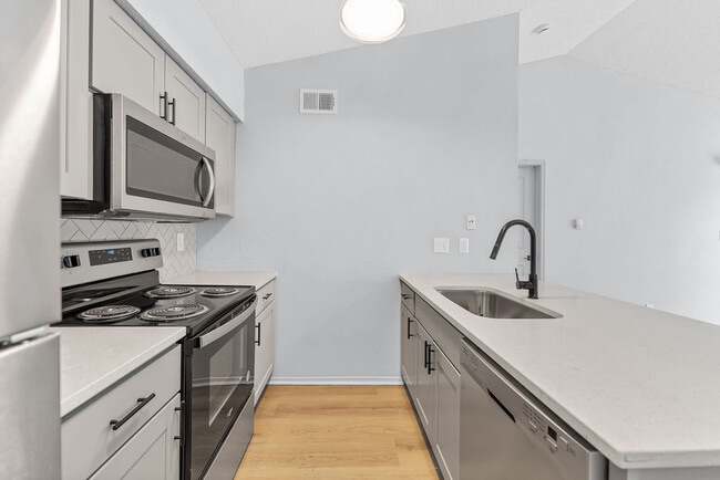 Building Photo - Silverwood Apartments
