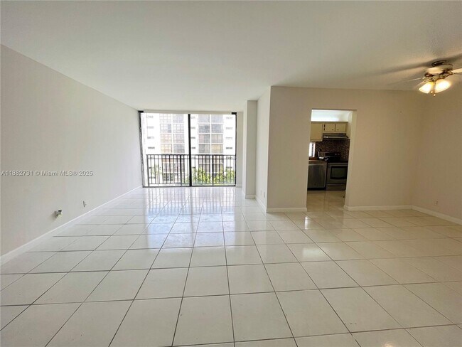 Foto del edificio - 16909 N Bay Rd