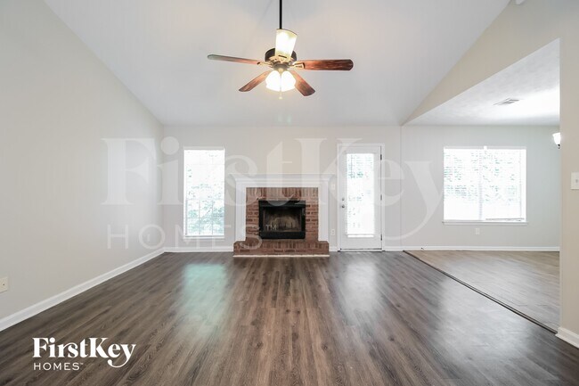 Building Photo - 1417 Oak Knoll Dr NE