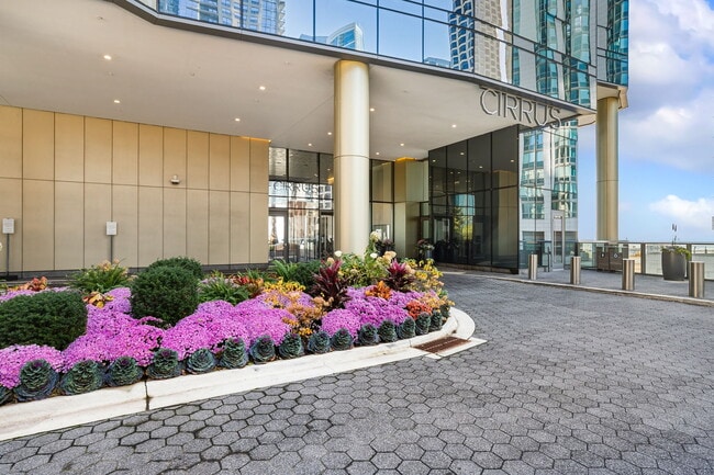 Foto del edificio - 211 N Harbor Dr