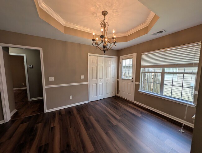 Foto del edificio - 323 Forest Lakes Dr