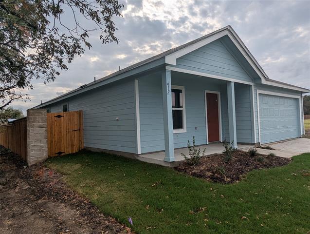 Foto del edificio - 619 Fisher Ln