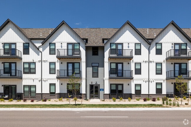 Alternate Building View - The Madison and Fillmore at Copperleaf