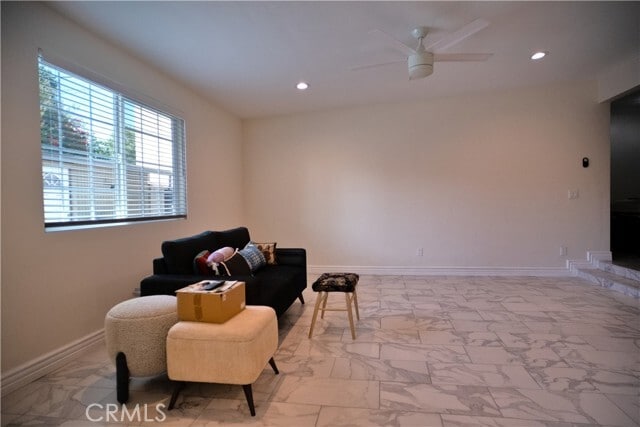 Foto del edificio - 8163 Willis Ave