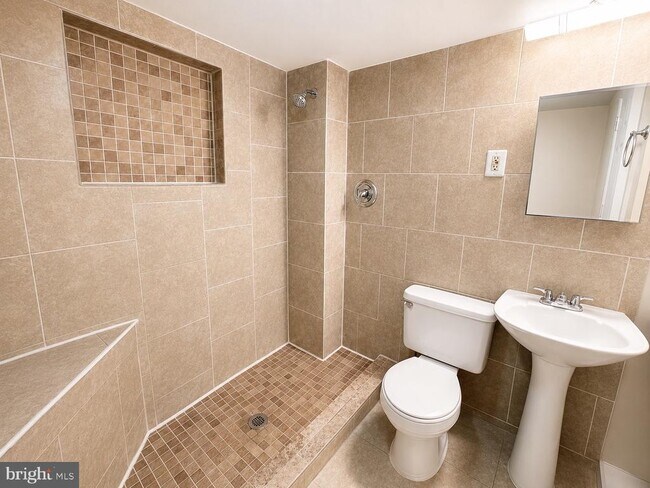 Foto del edificio - 2930 Wetherburn Ct