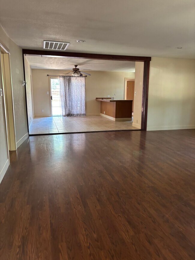Foto del edificio - 16360 Placer Hills Rd