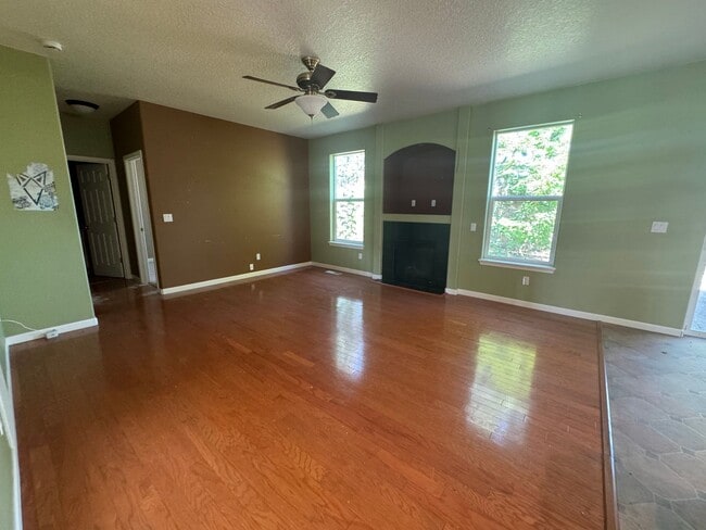 Building Photo - 3780 SE Belle Oak Ave