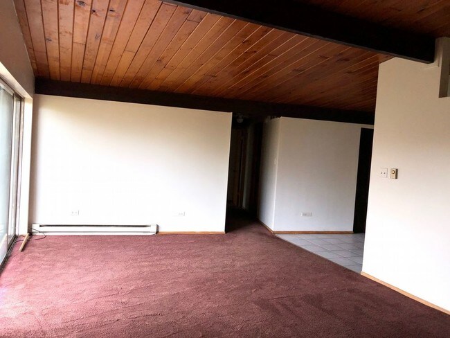 Building Photo - Wonderful 2 Bedroom 1 Bath Lansing Condo