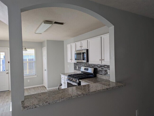 Building Photo - 3610 Evergreen Square Tr