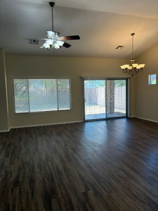 Building Photo - Spacious 4 Bedroom Home in Avondale!