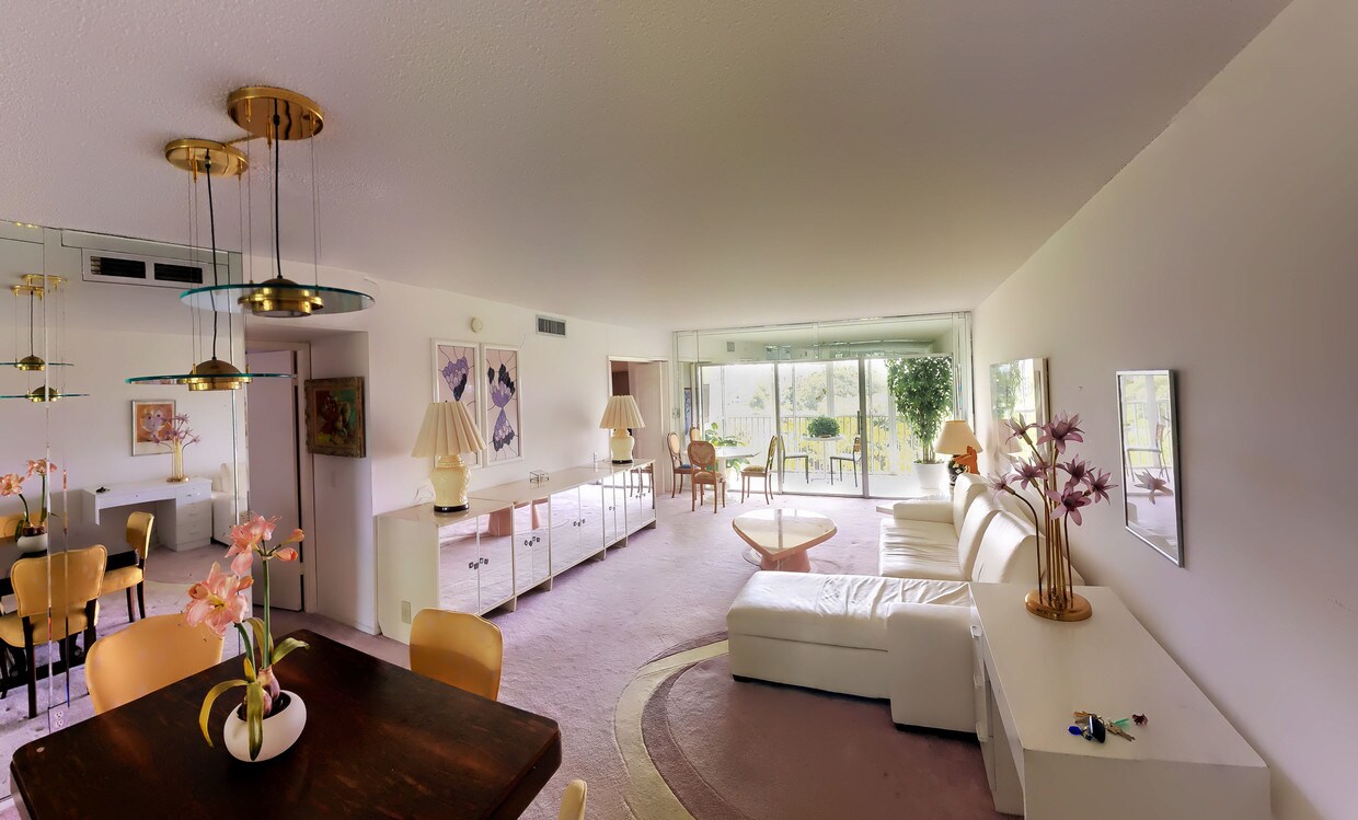Foto principal - 3050 N Palm Aire Dr