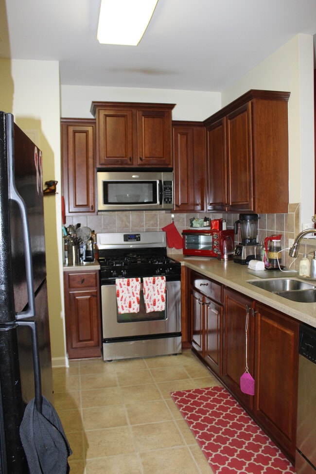 Foto del edificio - 353 Southgate Dr