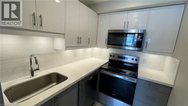 Photo du bâtiment - 700 Lawrence Rd