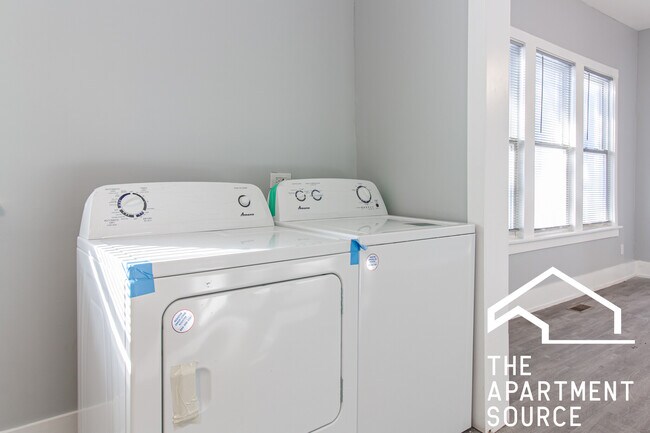 Foto del edificio - 2659 W Homer St