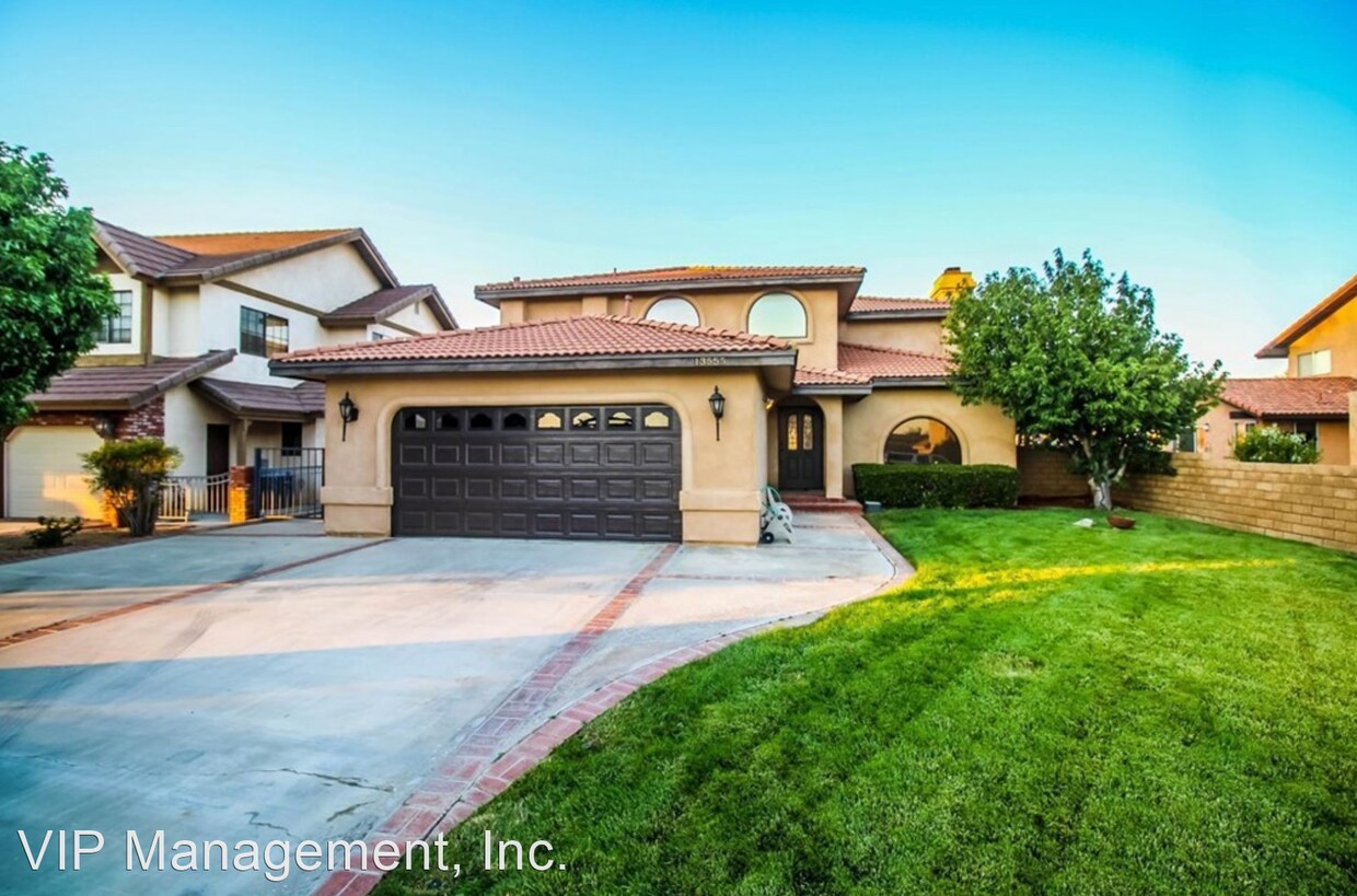 Primary Photo - 4 br, 2.5 bath House - 13555 Pyramid Dr
