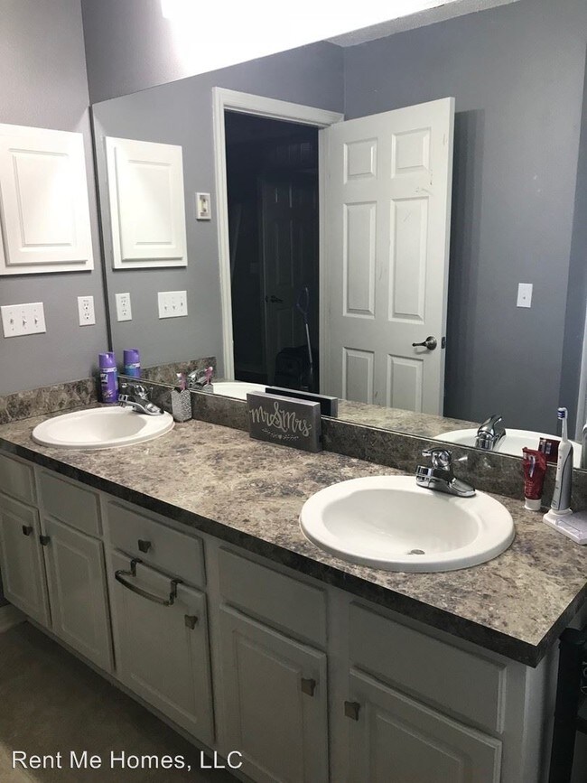 Building Photo - 4 br, 2 bath House - 103 Bird of Paradise Dr.
