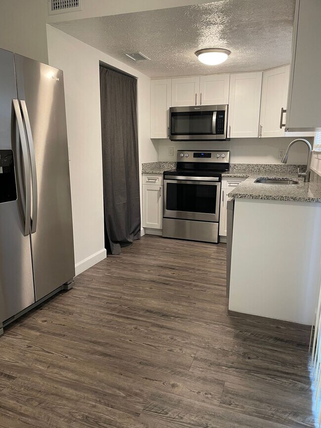 Foto del edificio - 2708 E 17th St